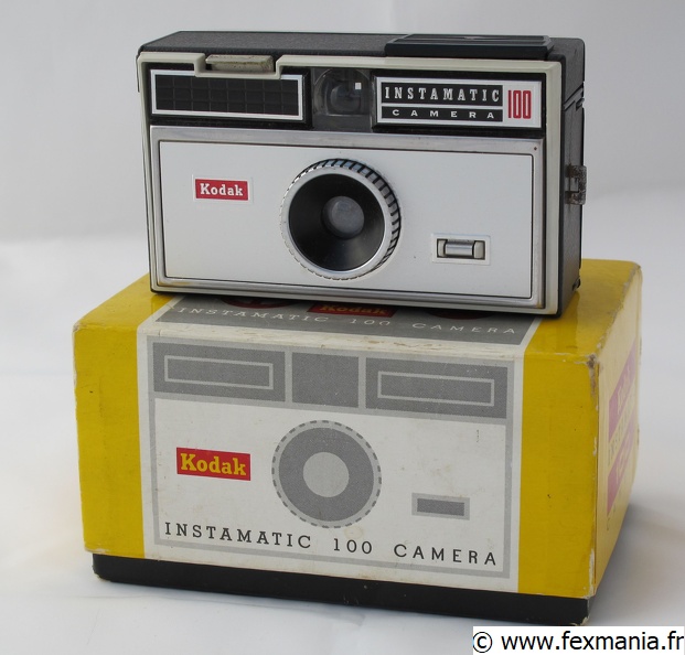 Kodak Instamatic 100 & boite.jpg