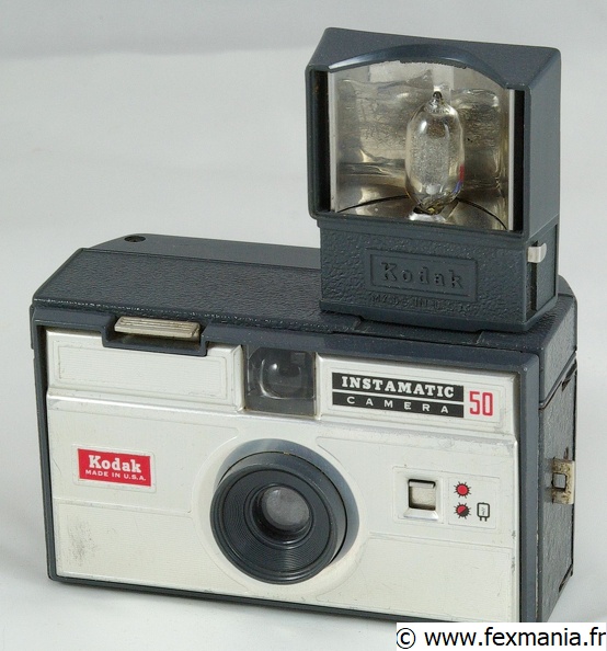 Kodak Instamatic 50 et flash Kodablitz 25.jpg