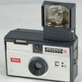 Kodak Instamatic 50 et flash Kodablitz 25