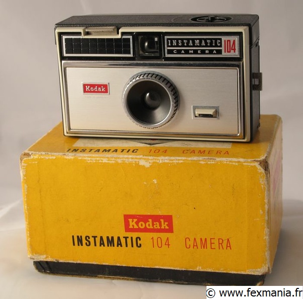 Kodak Instamatic 104 560 + boîte.jpg