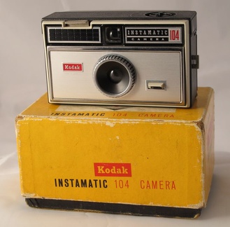 Kodak Instamatic 104 + boîte