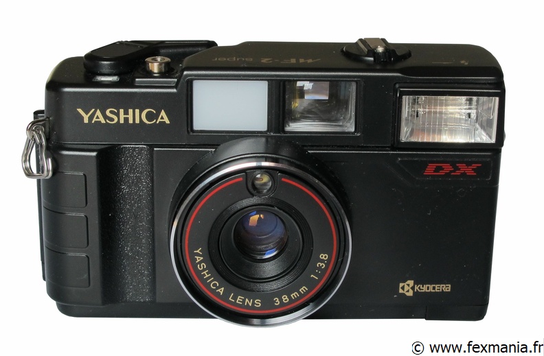 Yashica 35 MF-2 Super
Période de production : 1986 à ? - Brésil
Type : compact zone focus à objectif fixe
Format : 24x36 mm sur film 135
Viseur : clair collimaté
Objectif : Yashica Lens 1:4 f=38 mm - mise au point fixe
Mesure de l'exposition : posemètre CDS couplé
Sensibilité du film : 25 à 500 ASA - codage DX
Obturateur : central de 1/125 s
Déclencheur : sur le capot avec embout fileté
Flash électronique : télescopique intégré avec témoin de charge
Griffe : non
Ecrou de pied : oui
Armement : levier à une seule manoeuvre - compteur de vues avec remise à zéro lors de l'ouverture du dos
Rembobinage du film : par manivelle télescopique
Ouverture du dos : par poussoir sur le dos
Alimentation : 2 piles AA de 1,5 v
Dimensions : 141x84x56 mm
Poids : 225 g MF-2 Super.jpg